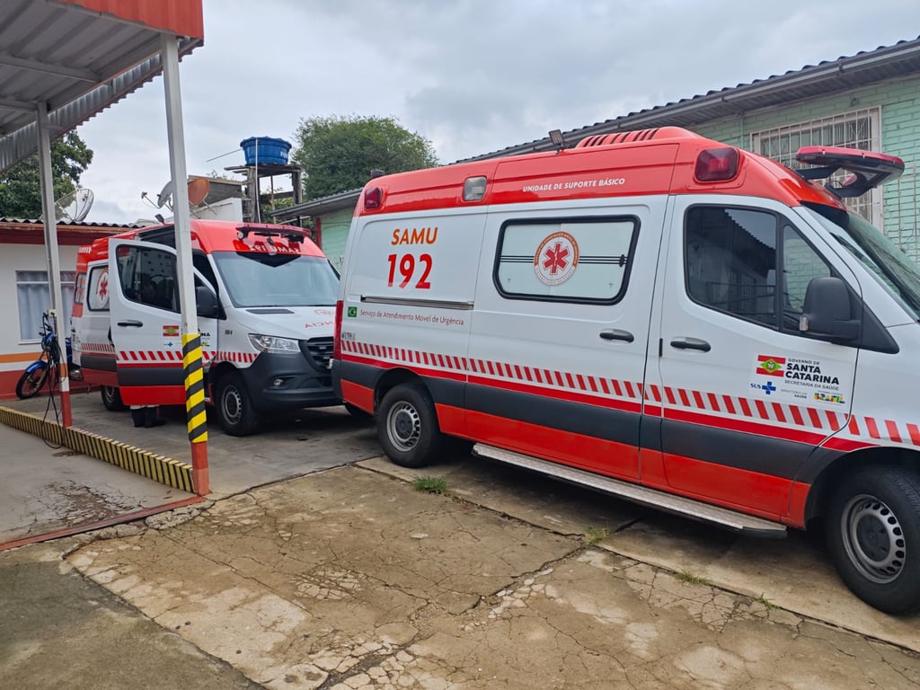 Ambulâncias do SAMU em operação urbana