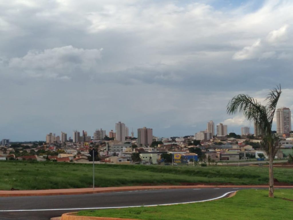 Vista aérea de Sertãozinho SP ao entardecer