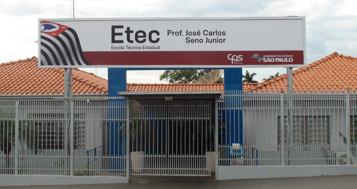 Fachada da Etec Prof. Carmelino Corrêa Júnior, em Franca (SP)