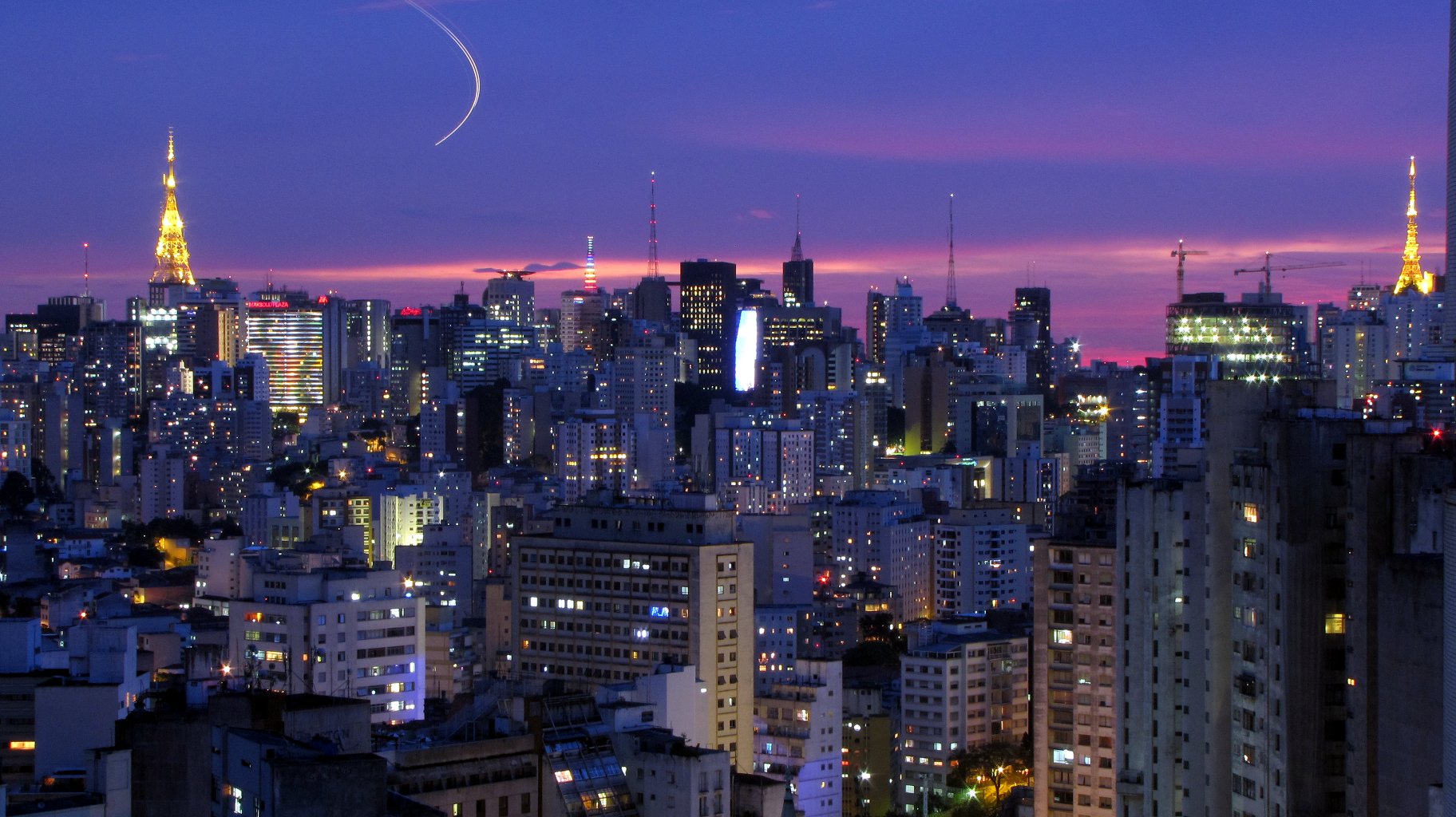 Skyline de São Paulo ao entardecer