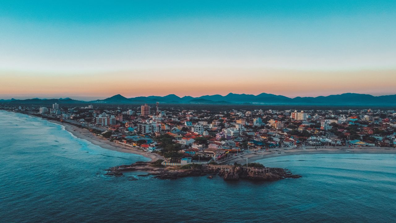 Vista aérea da orla de Itapoá SC