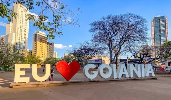 Cenário urbano em Goiás, referência regional