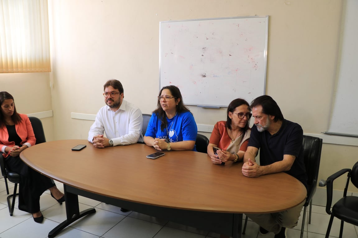 Reunião de equipe em unidade básica de saúde