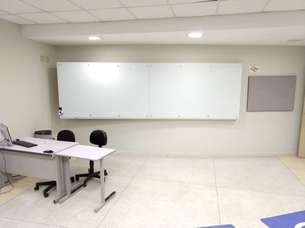 Sala de aula na rede pública brasileira, referência às vagas da educação municipal