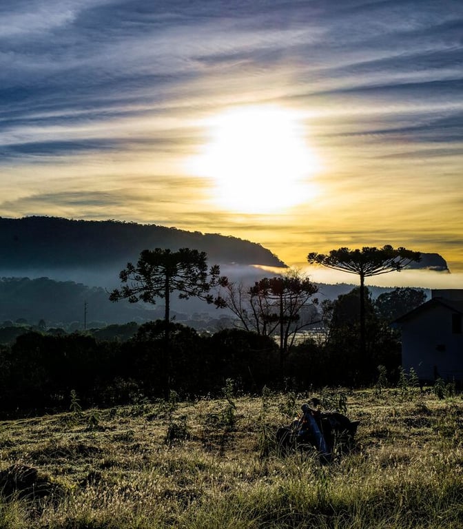 Paisagem rural no sertão baiano ao entardecer