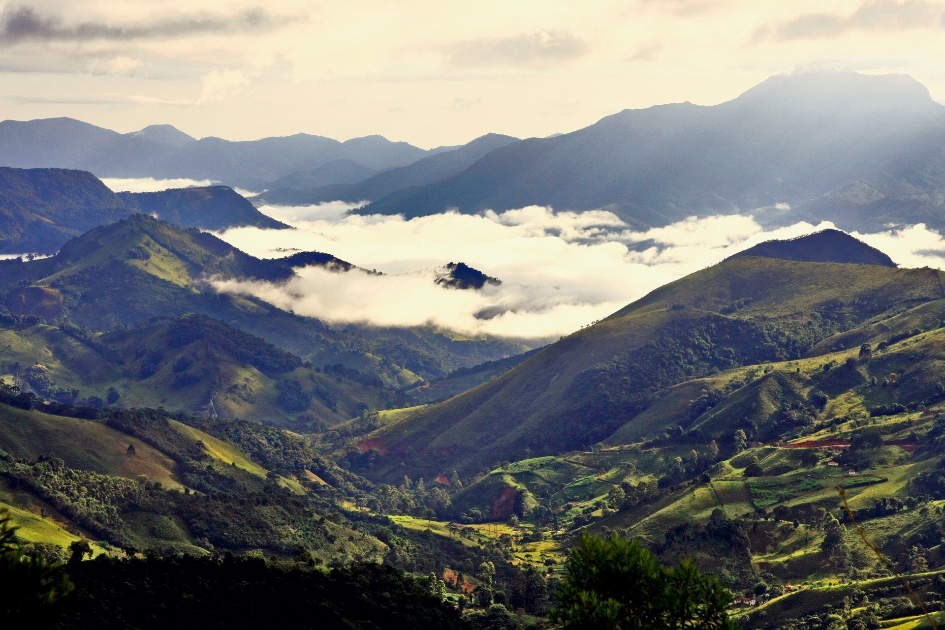 Serra da Mantiqueira em Minas Gerais ao entardecer