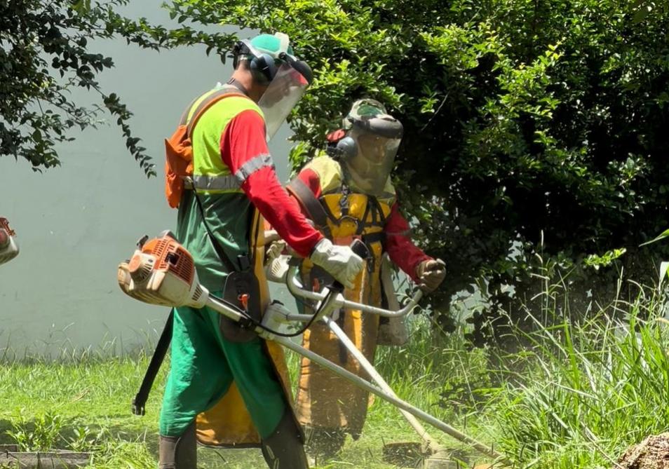 Serviços urbanos — roçagem e manutenção de áreas verdes