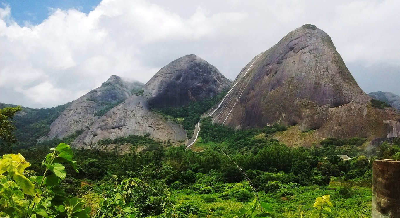 Montanhas e vegetação de Ibiraçu, no Norte do Espírito Santo