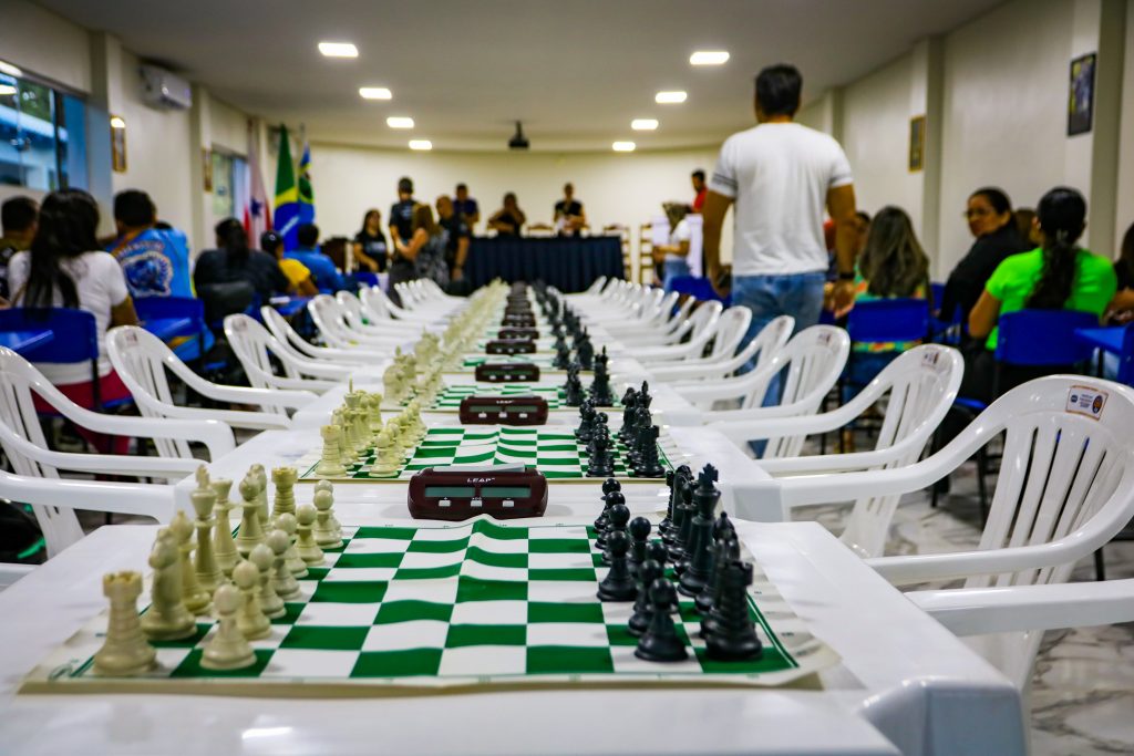 Atividade educativa com xadrez em escola pública