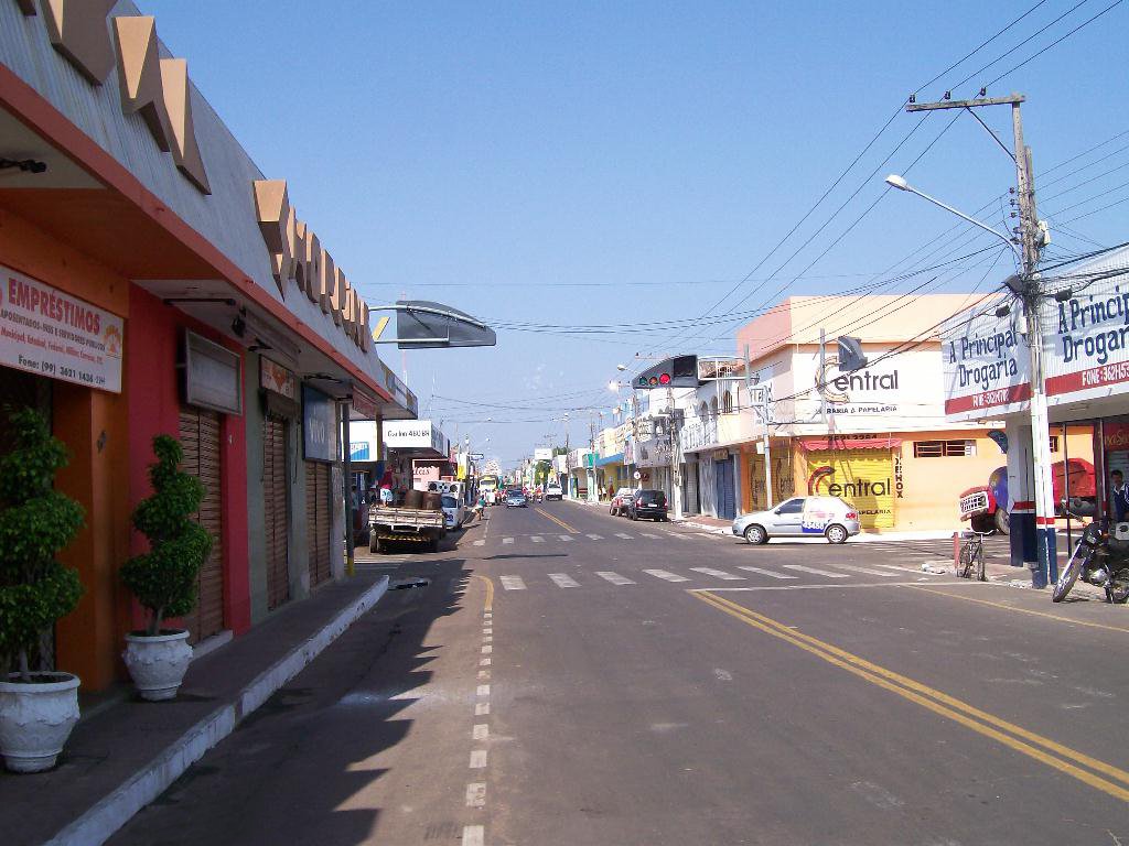 Vista urbana de Bacabal, Maranhão, com o Rio Mearim ao fundo