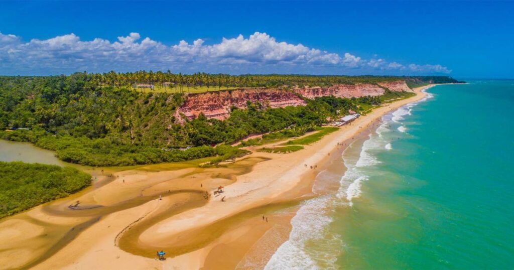 Porto Seguro BA — litoral e mata ao fundo