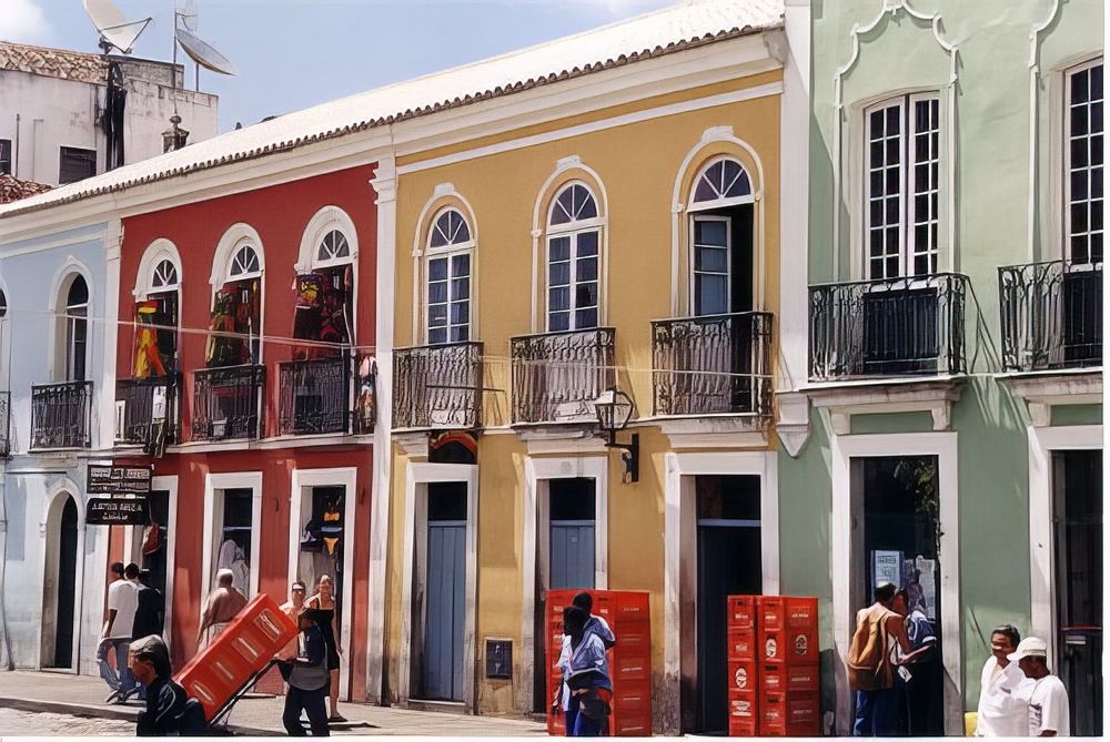 Arquitetura histórica de Salvador, com casario colorido — cidade com local de prova e campus da UNILAB