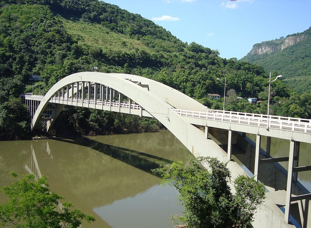 Ponte sobre o Rio das Antas na Serra Gaúcha