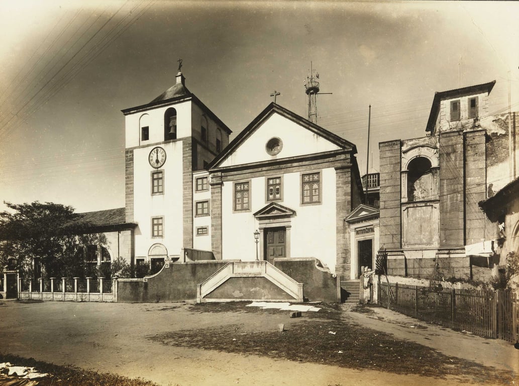 Capoeiras PE — praça e igreja matriz