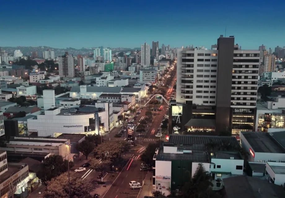 Vista aérea de Chapecó ao entardecer