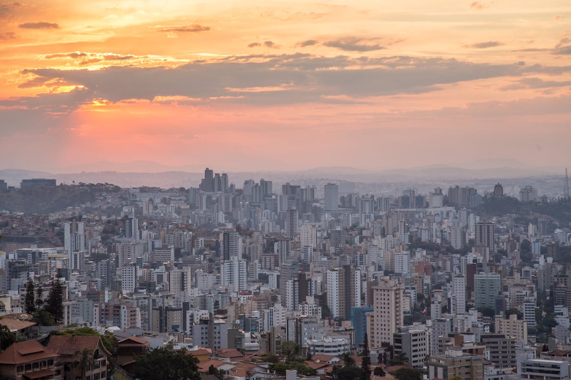Horizonte de Belo Horizonte MG ao pôr do sol