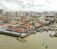 Vista aérea de Belém PA com a Baía do Guajará e o Ver-o-Peso