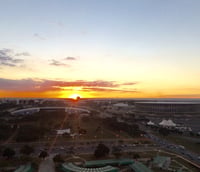 Esplanada dos Ministérios em Brasília ao entardecer