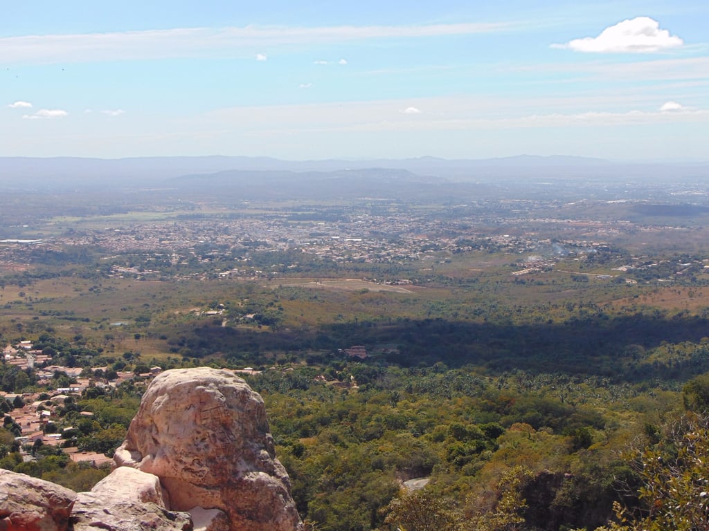 Paisagem da Chapada do Araripe com vista para a cidade ao entardecer