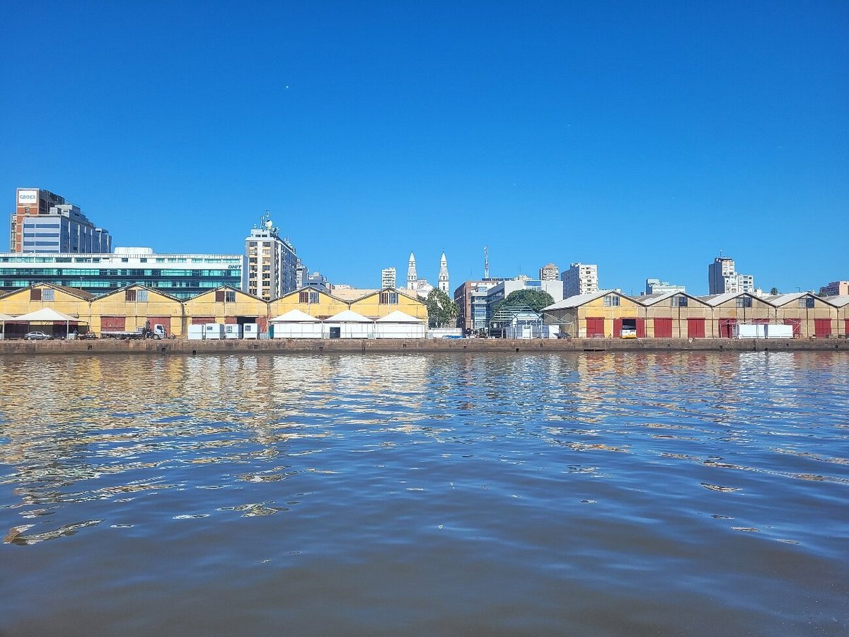 Vista do Guaíba e skyline de Porto Alegre