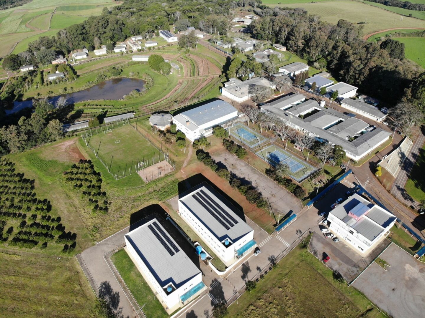 Campus de instituto federal com áreas verdes no interior do RS
