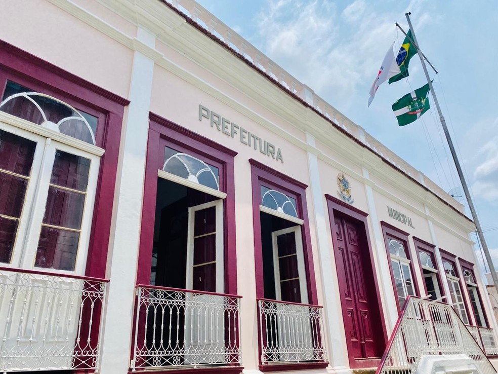 Fachada da Prefeitura de Leopoldina MG