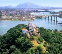 Vista do Convento da Penha e litoral de Vila Velha, município com CEET Vasco Coutinho.