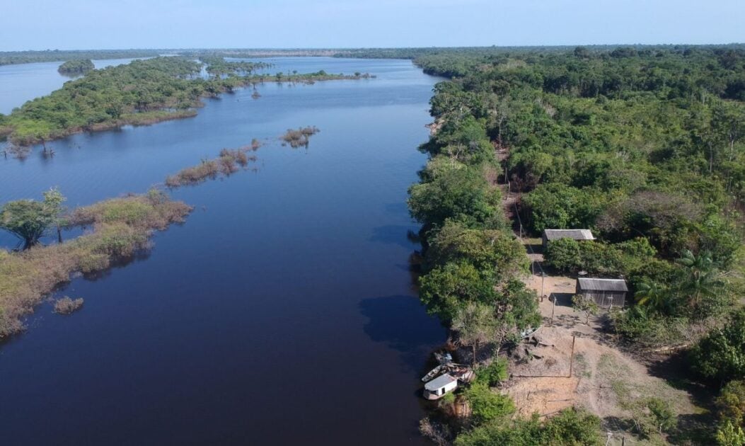 Vista aérea do Rio Tapajós, na região de Santarém e Belterra PA