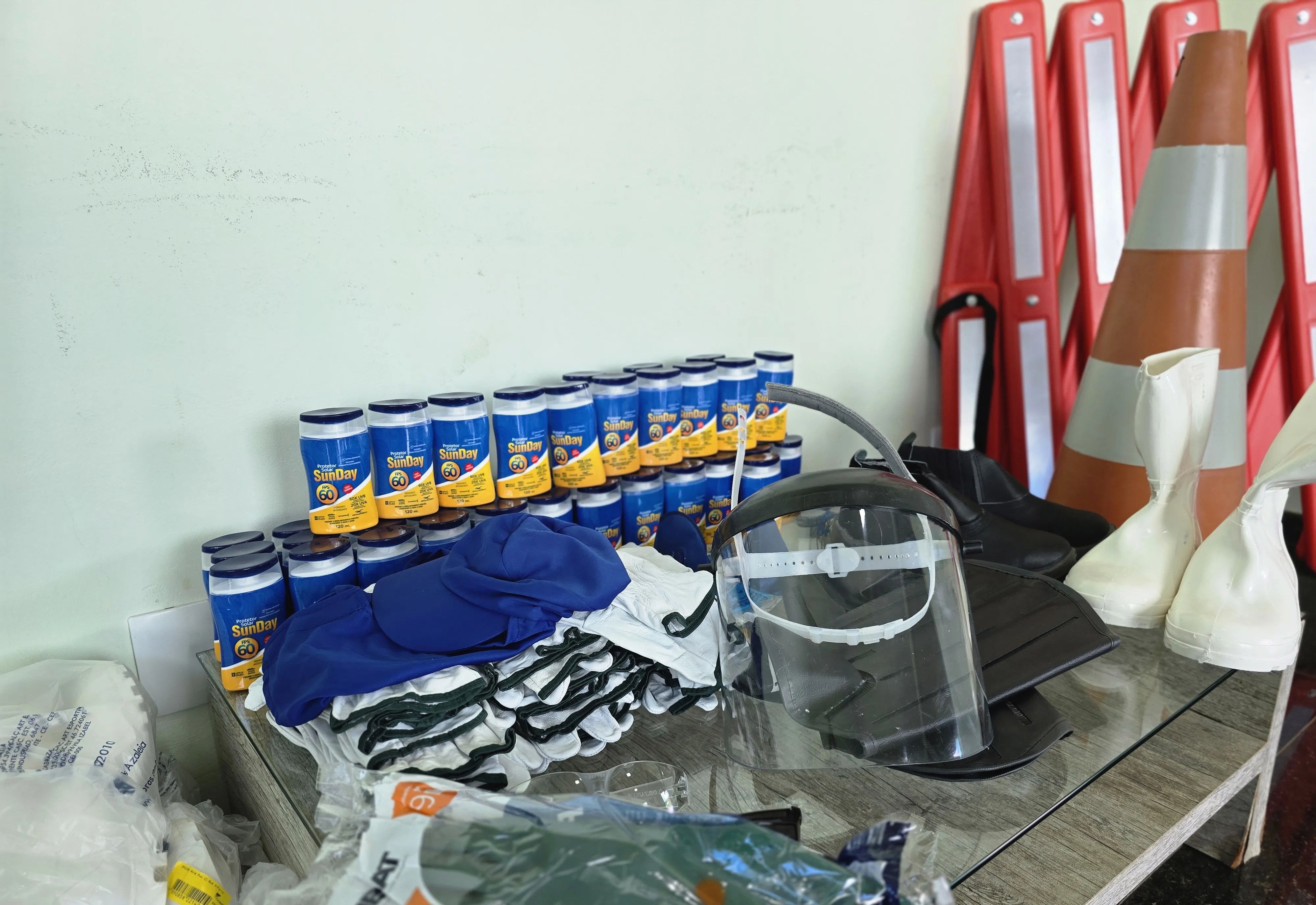 EPIs e materiais para serviços de limpeza urbana