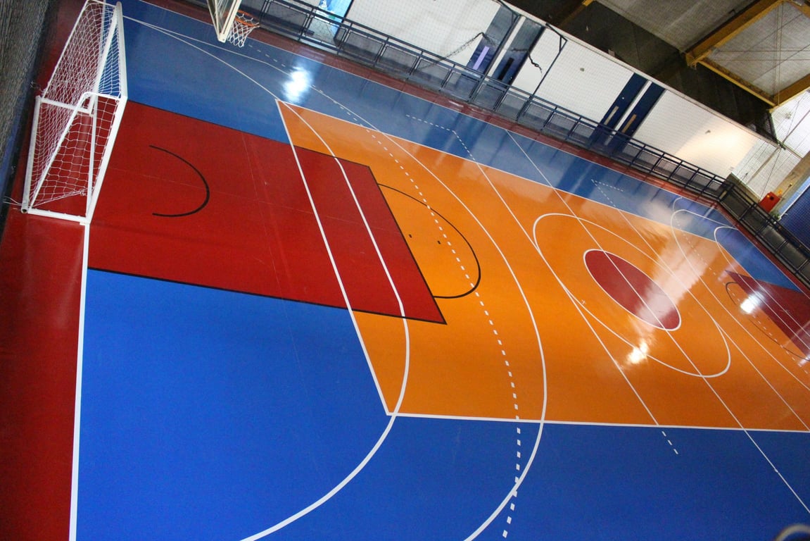 Quadra poliesportiva escolar