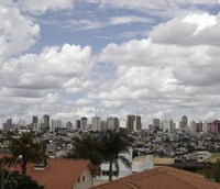 Vista urbana de Uberlândia, no Triângulo Mineiro. Crédito: Wikimedia Commons.