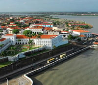 Centro histórico de São Luís MA, com casarões coloniais e vista panorâmica.