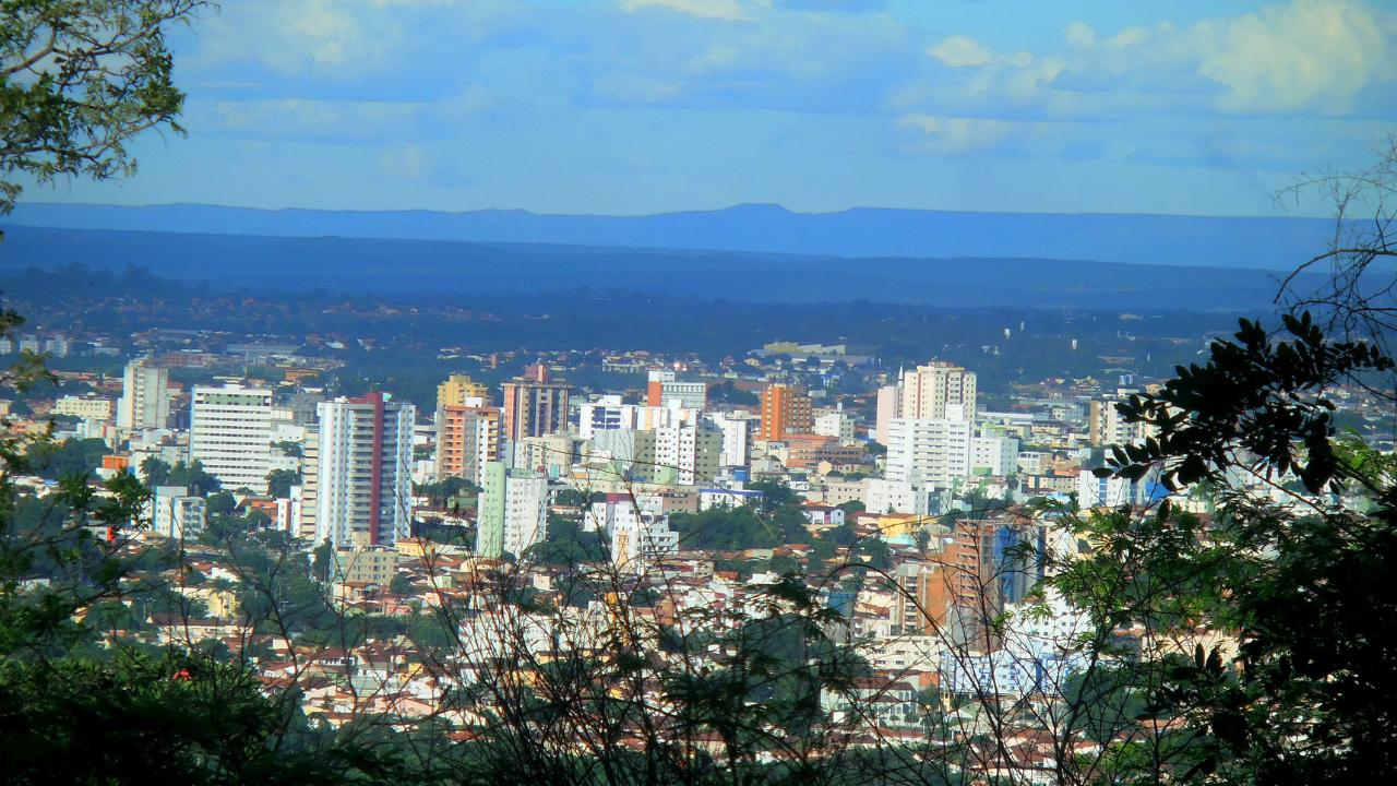 Vista de cidade mineira, referência regional para a pauta municipal