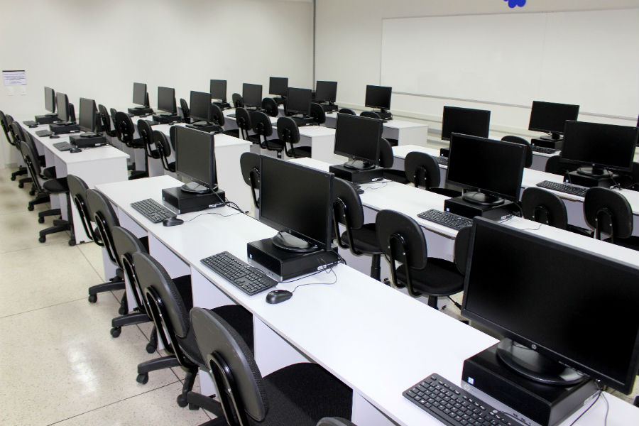 Ambiente educacional de tecnologia no Brasil