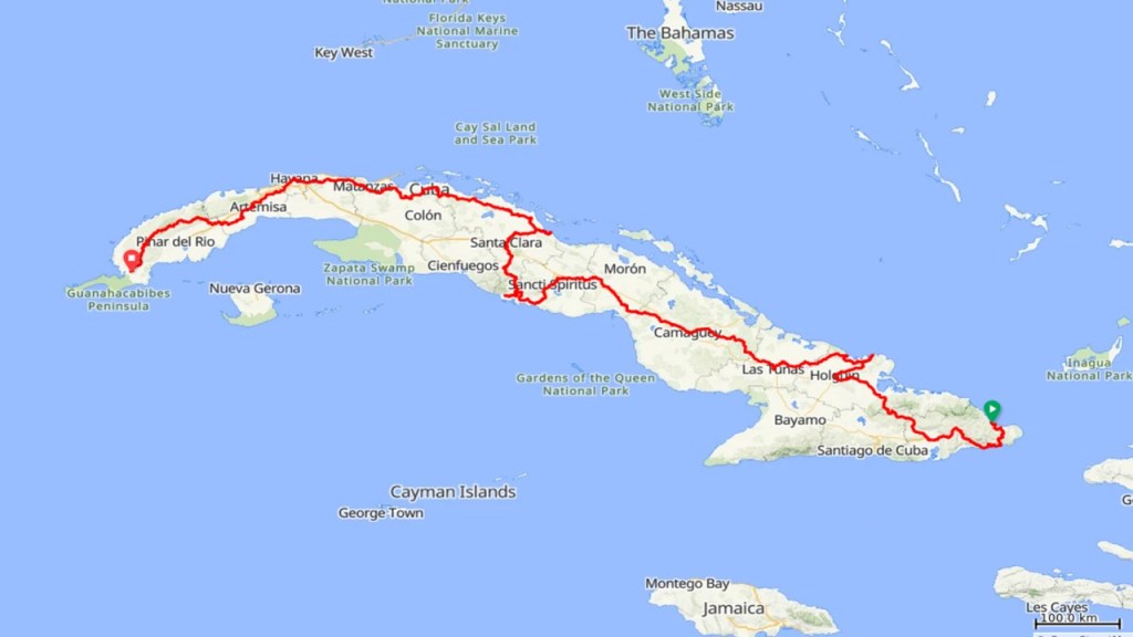 Estrada vicinal com lavouras de soja na região Noroeste do RS