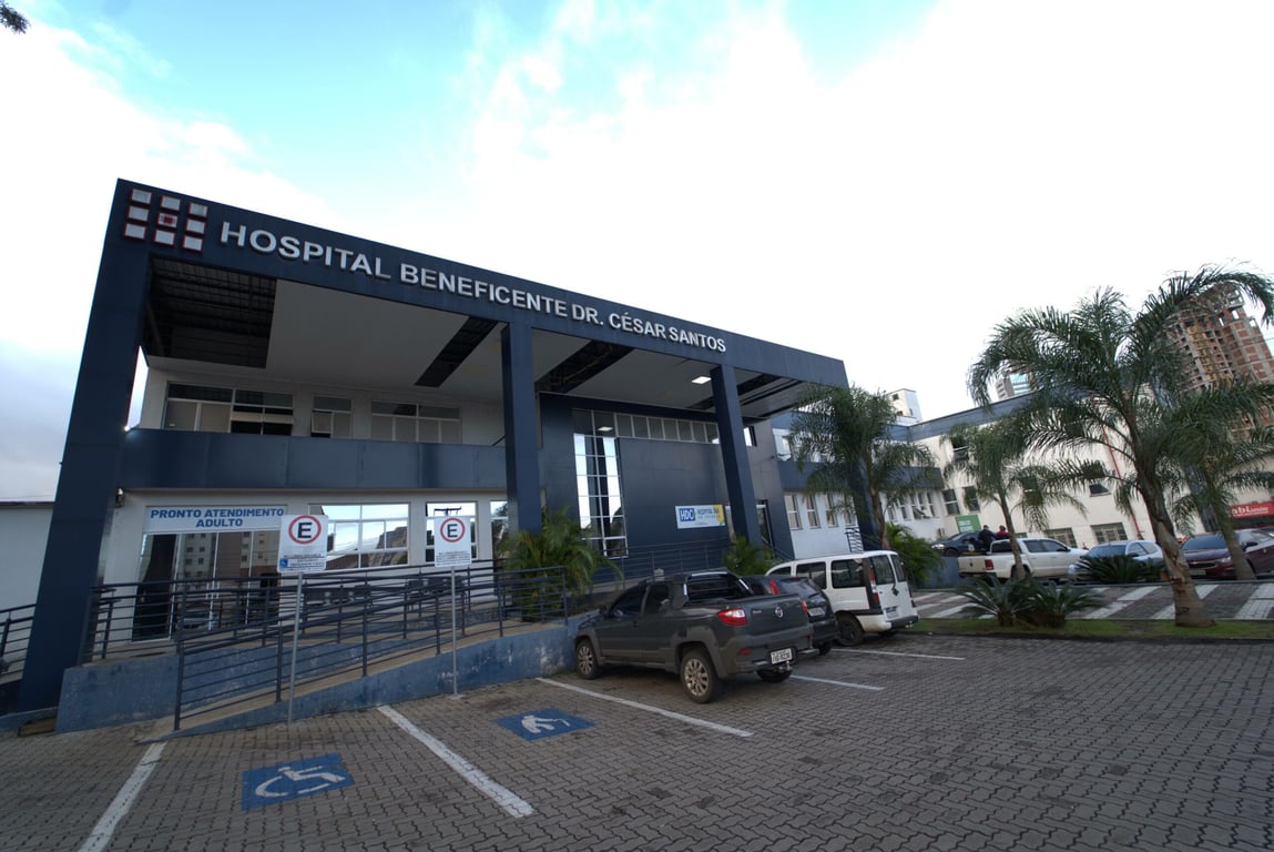 Fachada do Hospital Beneficente Dr. César Santos, em Passo Fundo RS