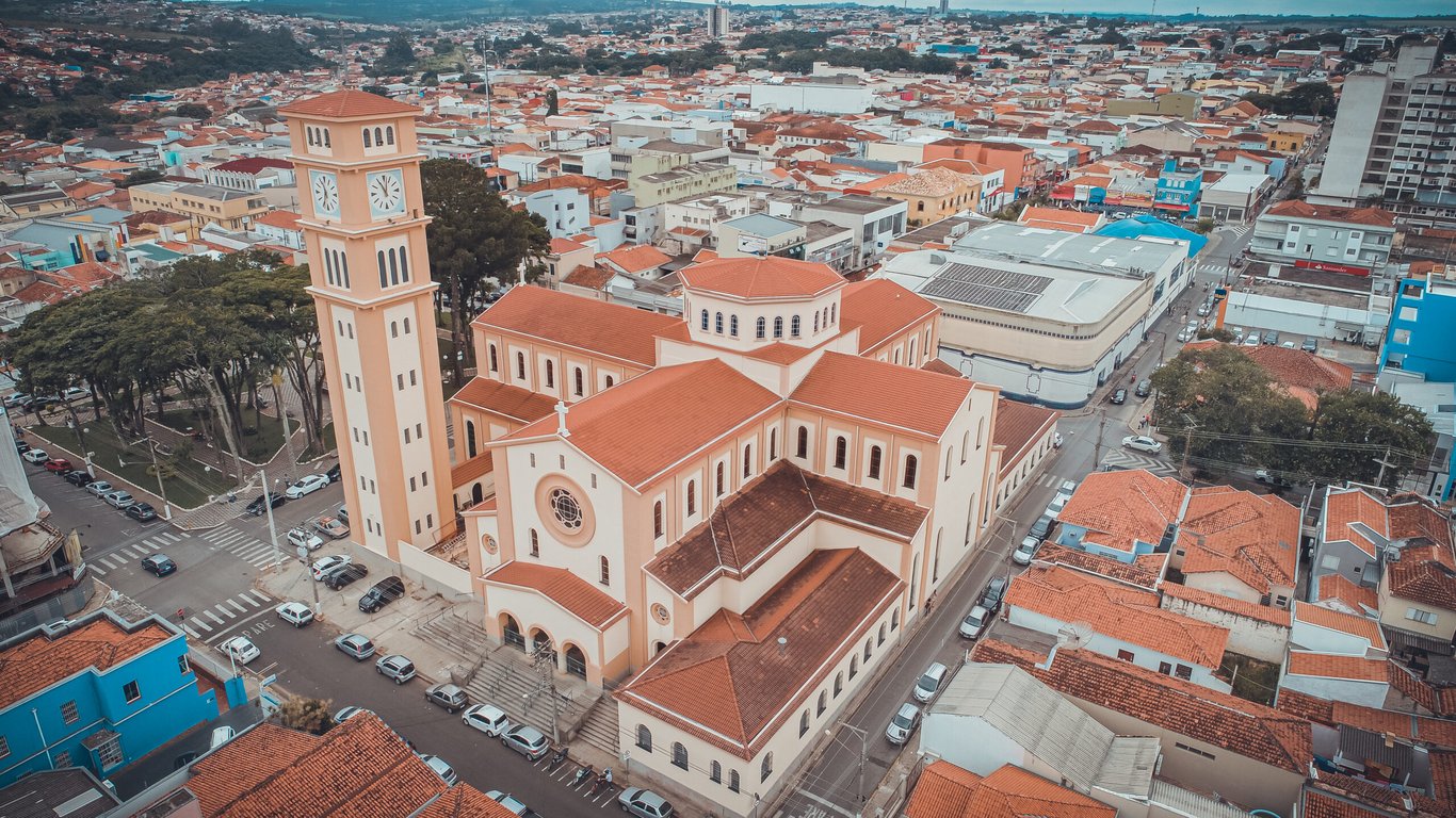 É uma imagem do post com o título Concurso Prefeitura de Angatuba SP: vagas imediatas e cadastro em 31 cargos