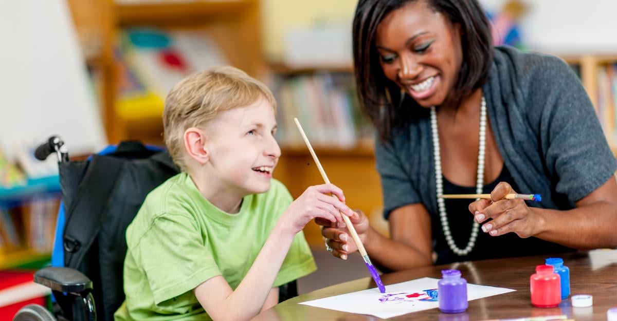 Apoio escolar em sala de aula inclusiva