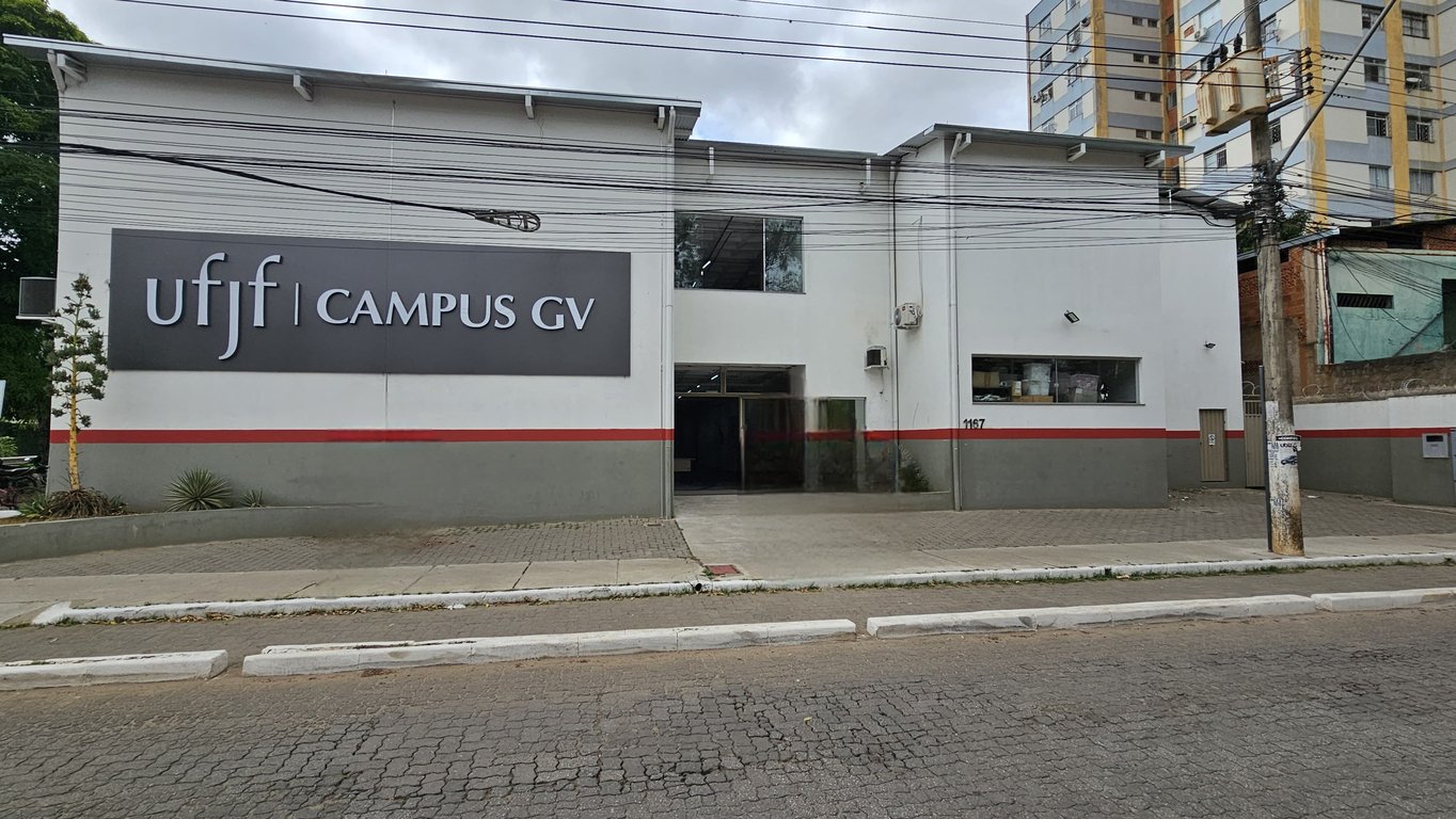 Fachada do campus da UFJF em Governador Valadares MG