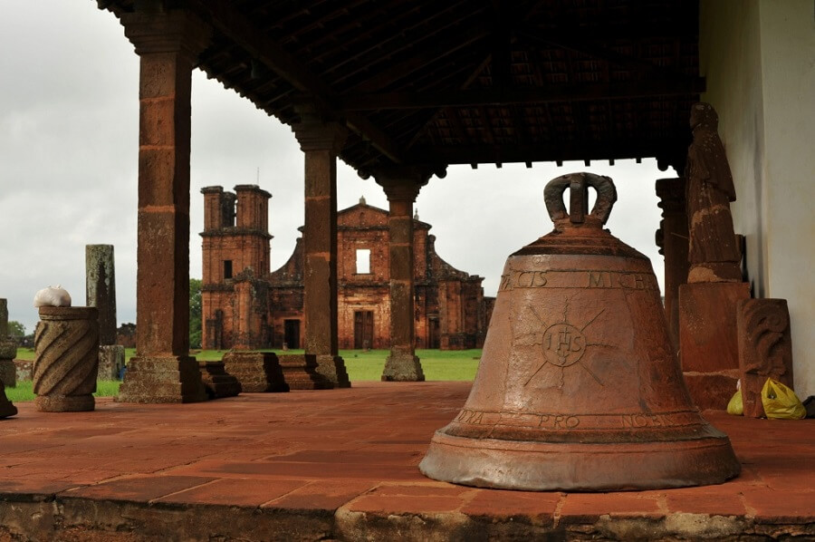 Ruínas de São Miguel das Missões ao entardecer, patrimônio histórico da região das Missões, no RS