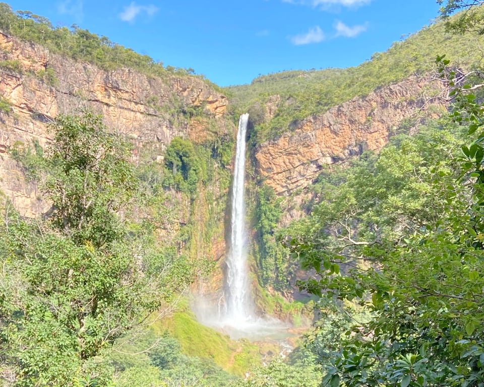 Paisagem do Cerrado com cachoeira próxima ao Salto do Itiquira, em Formosa (GO).
