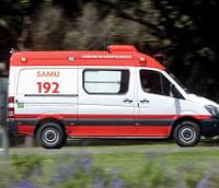 Ambulância do SAMU 192 em operação urbana no Oeste do Paraná.