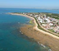 Vista aérea da orla de Anchieta ES
