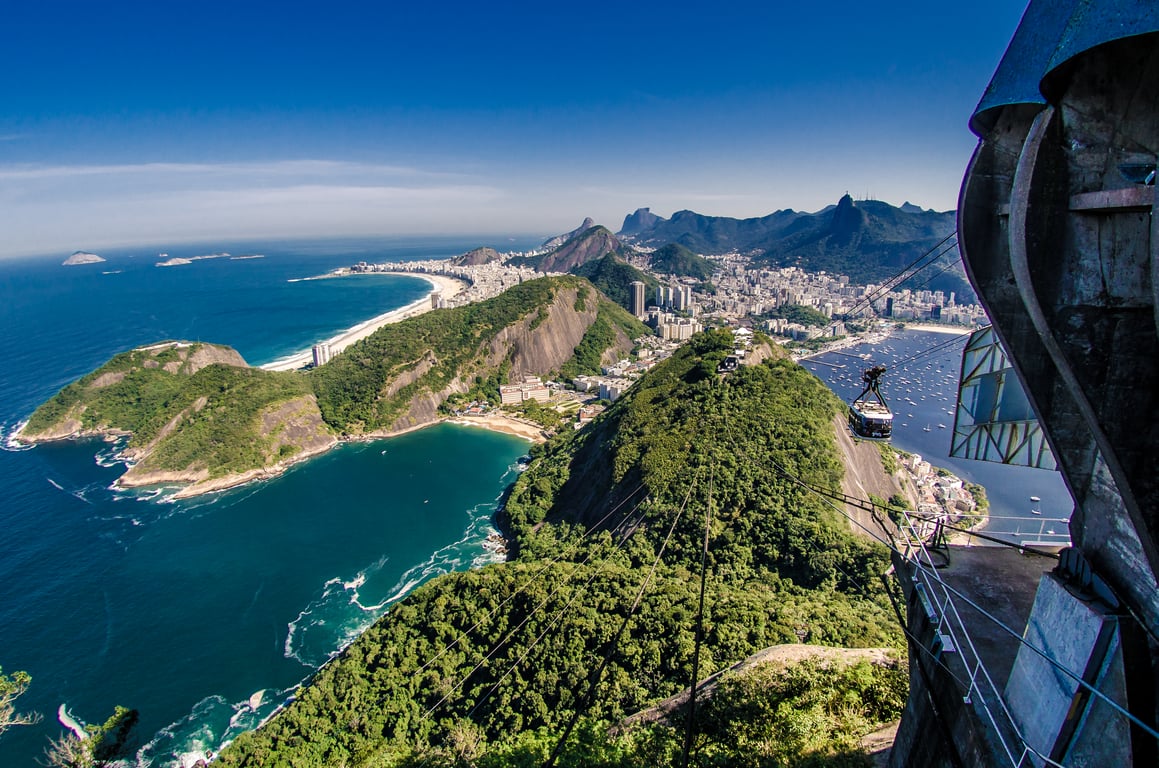Vista aérea da Urca e do Pão de Açúcar, no Rio de Janeiro