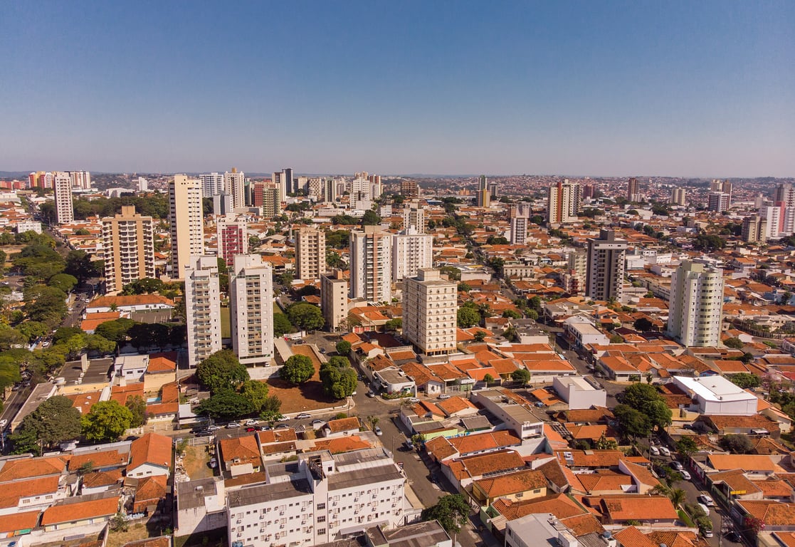 Cidade de Bauru ao entardecer