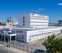 Fachada do Hospital Universitário da UNIVASF, referência em urgência e trauma no Vale do São Francisco.