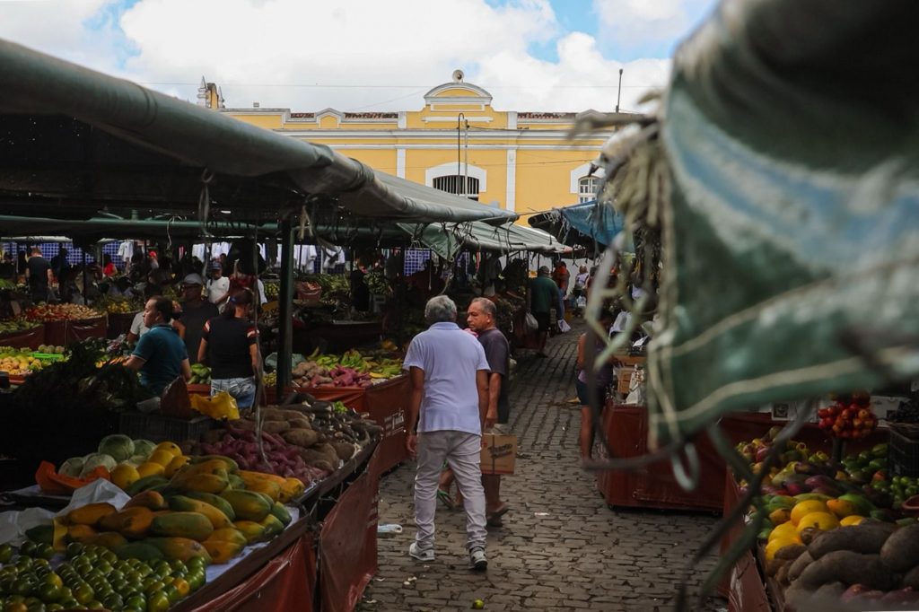 Cena de feira livre e abastecimento urbano