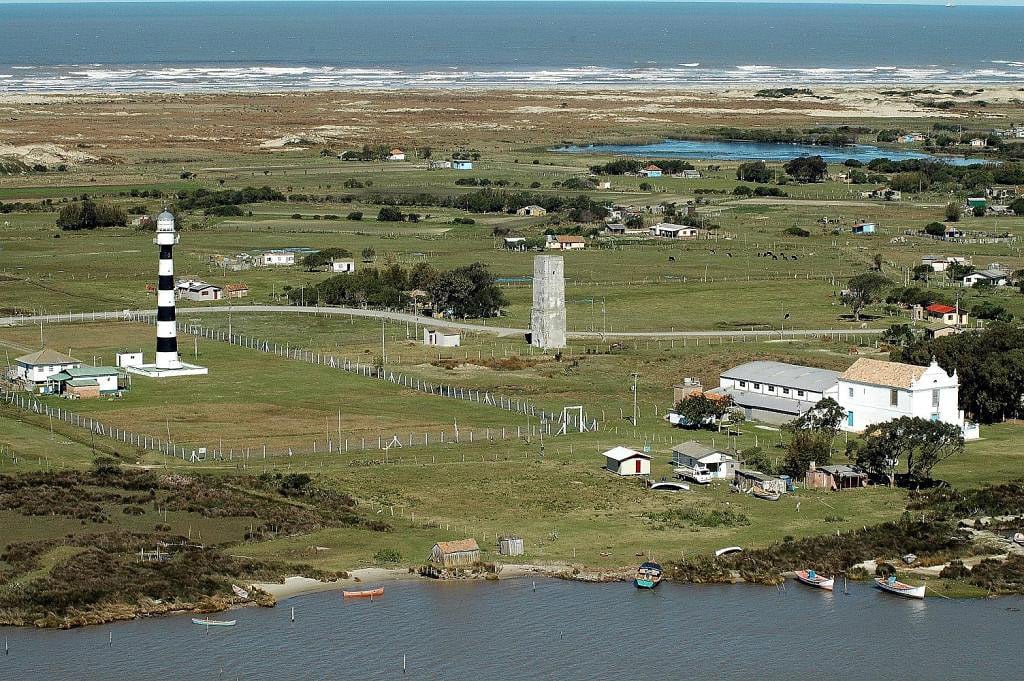 Vista panorâmica de São José do Norte com a Lagoa dos Patos ao fundo