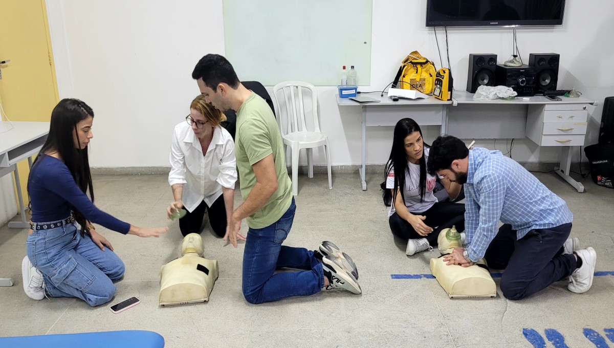 Aula prática em ambiente acadêmico da UEPB