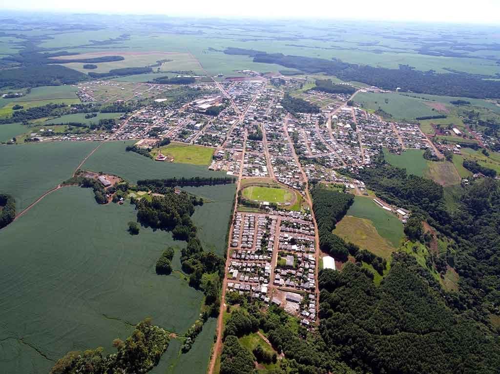 Foto aérea de Palma Sola, com área urbana e entorno rural ao fundo